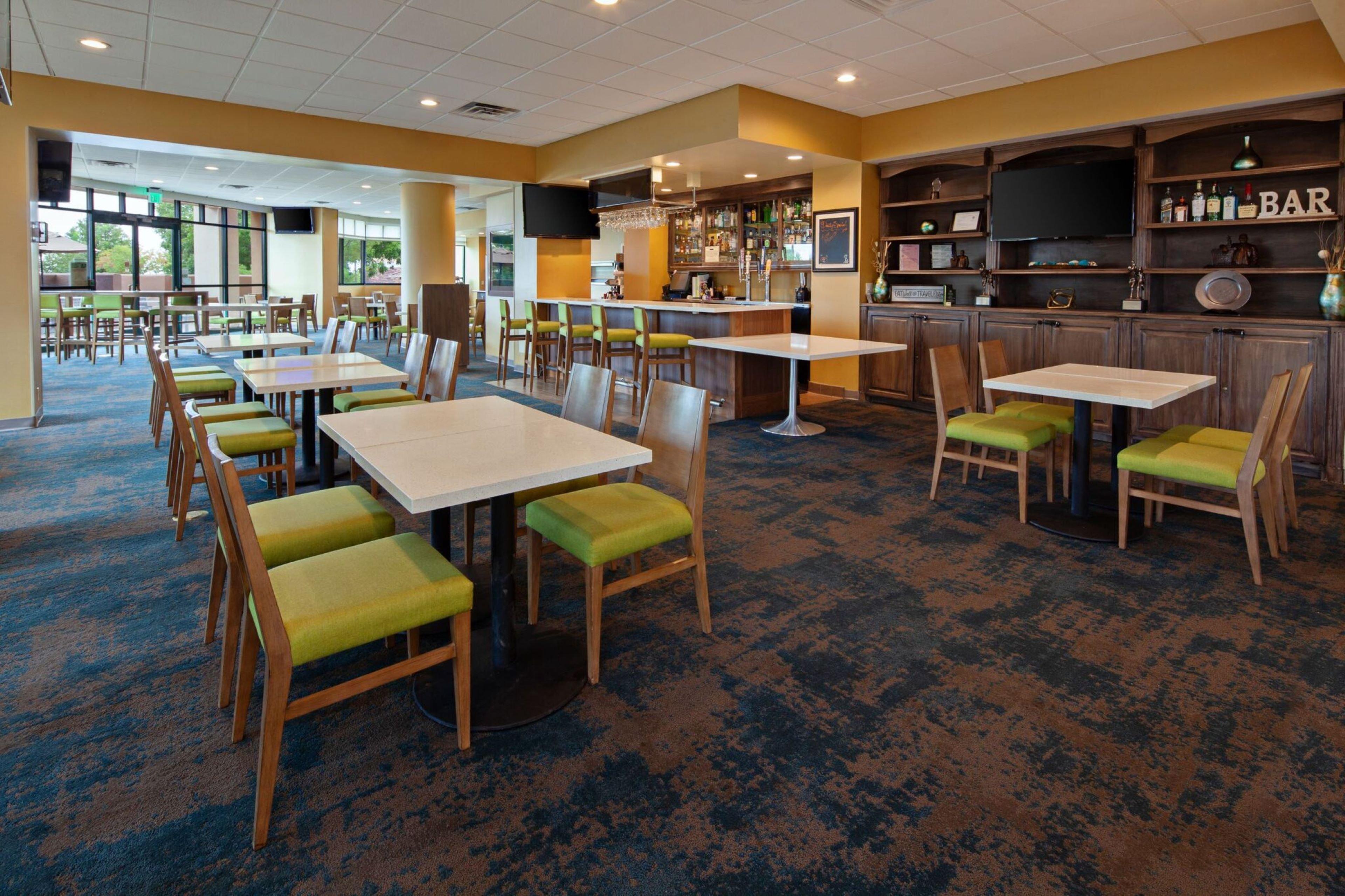 Hampton & Hotel 3*