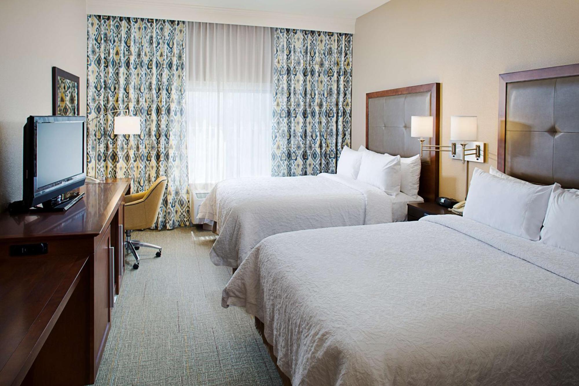 Hampton & Hotel
